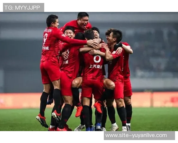 上港与富力激战正酣比赛结果揭晓引发球迷热议